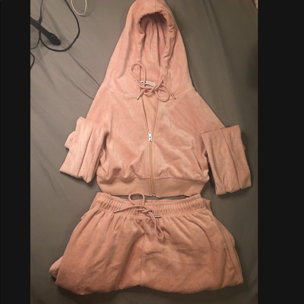 Fashionnova 2-piece jogger set